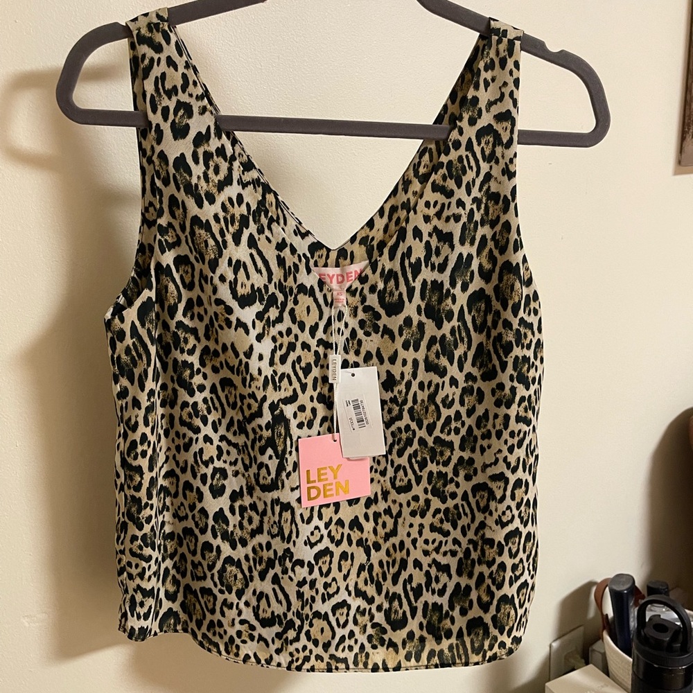 LeyDen Sleeveless Cheetah Top- size XS